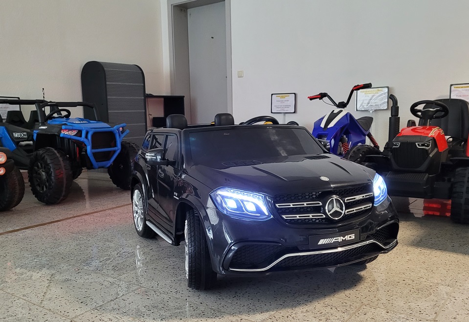 Kinderfahrzeug elektrisch 12V Mercedes GLS 2-Sitzer in schwarz mit 45 Watt Motoren 