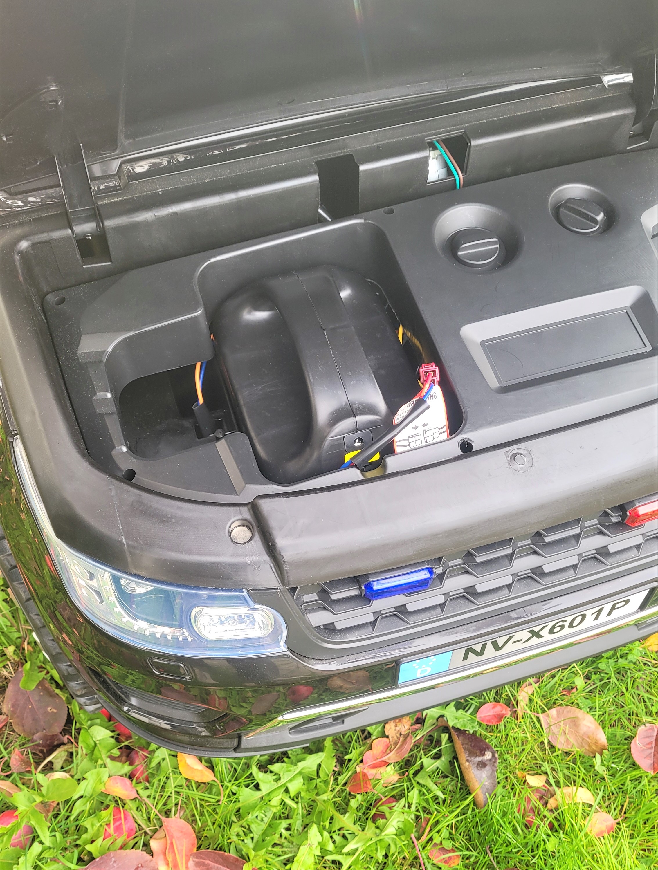 12 V Batterie im Akkukasten inkl. Elektrik für Kinderfahrzeug Polizeiauto 4x4 Allrad